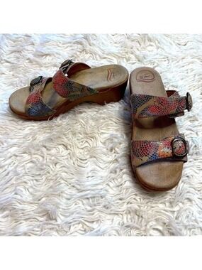 Dansko Sophie Women’s Multi Colored Metallic Platform Sandals. Size 10